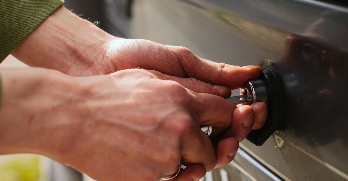 What to Expect When You Call an Emergency Locksmith at 2 AM — Marina Locksmiths